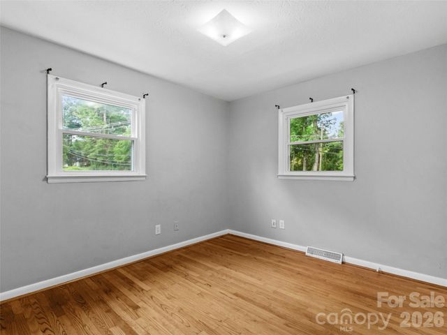 230 School Road E, Asheville, NC 28803
