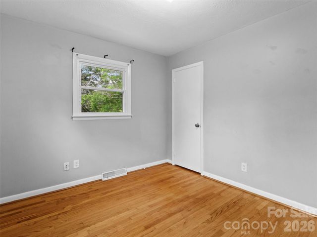 230 School Road E, Asheville, NC 28803