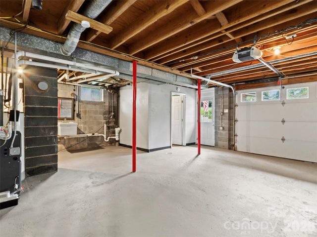230 School Road E, Asheville, NC 28803