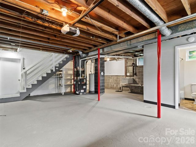 230 School Road E, Asheville, NC 28803