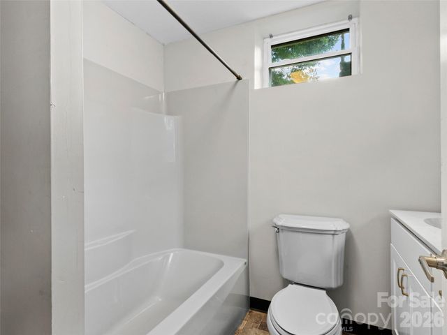 230 School Road E, Asheville, NC 28803