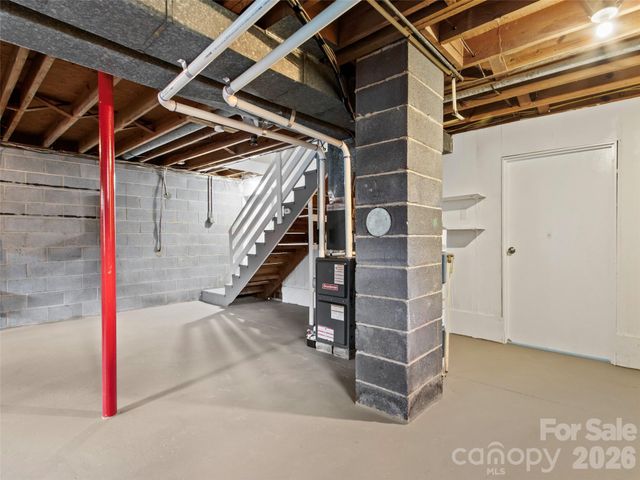 230 School Road E, Asheville, NC 28803