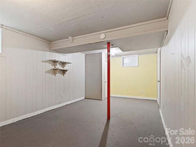 230 School Road E, Asheville, NC 28803