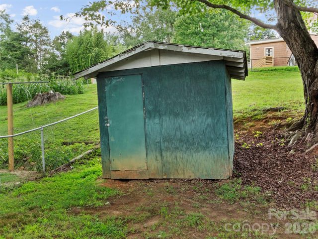 230 School Road E, Asheville, NC 28803