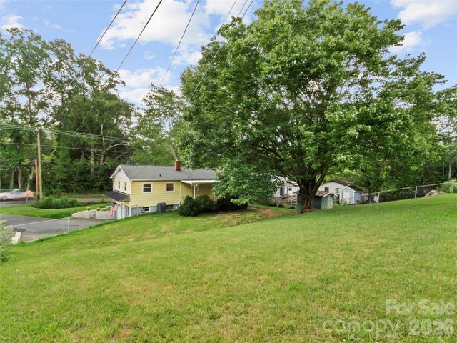 230 School Road E, Asheville, NC 28803