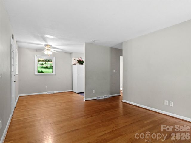 230 School Road E, Asheville, NC 28803