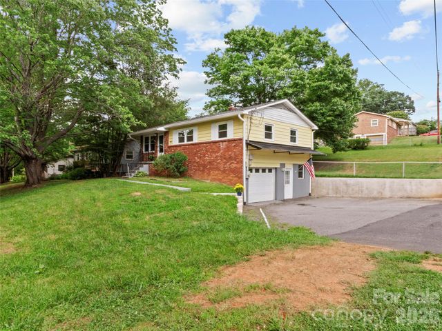230 School Road E, Asheville, NC 28803