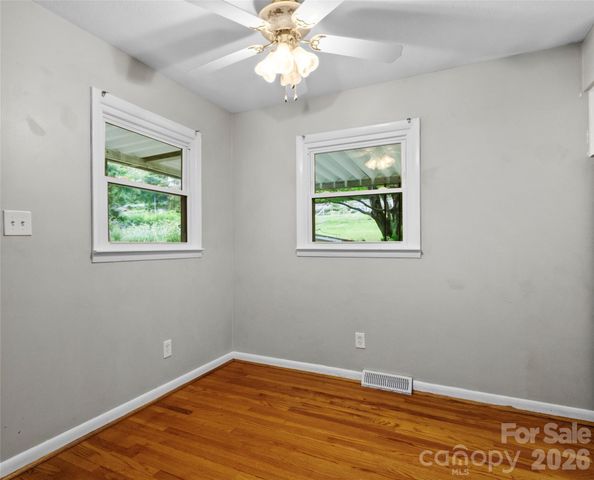 230 School Road E, Asheville, NC 28803