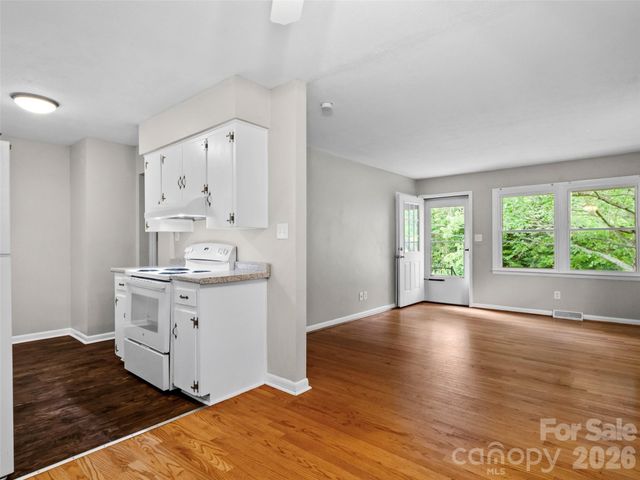 230 School Road E, Asheville, NC 28803