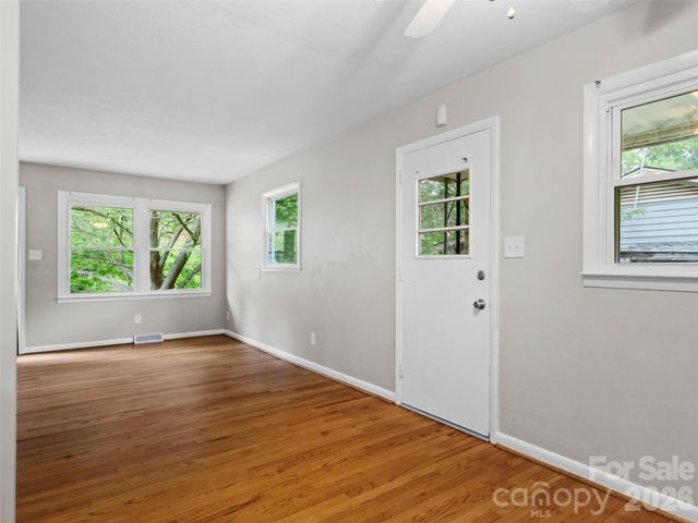 230 School Road E, Asheville, NC 28803
