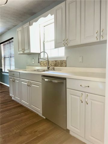 71 Textile Avenue, Lavonia, GA 30553