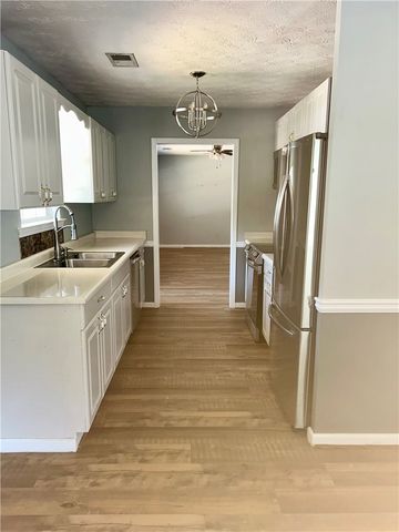 71 Textile Avenue, Lavonia, GA 30553