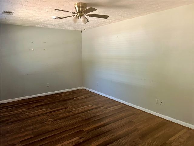 71 Textile Avenue, Lavonia, GA 30553