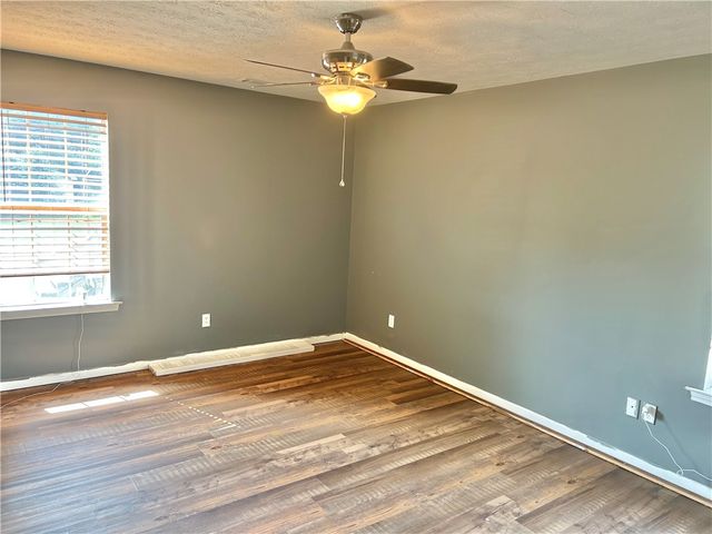 71 Textile Avenue, Lavonia, GA 30553
