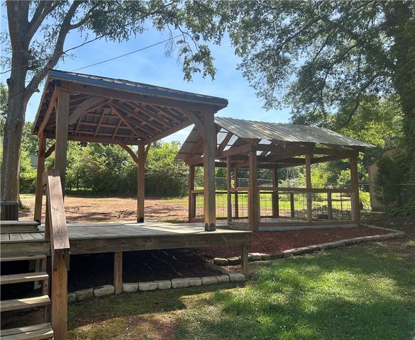 71 Textile Avenue, Lavonia, GA 30553
