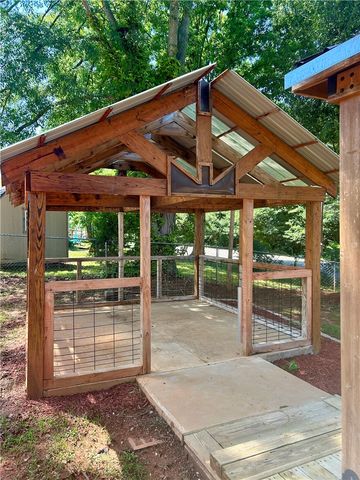 71 Textile Avenue, Lavonia, GA 30553