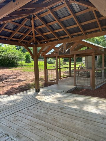 71 Textile Avenue, Lavonia, GA 30553