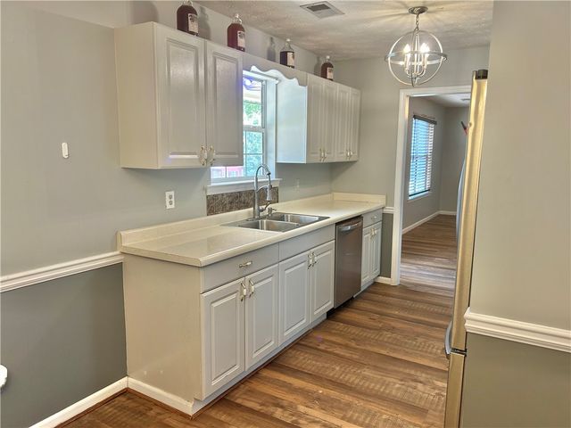71 Textile Avenue, Lavonia, GA 30553