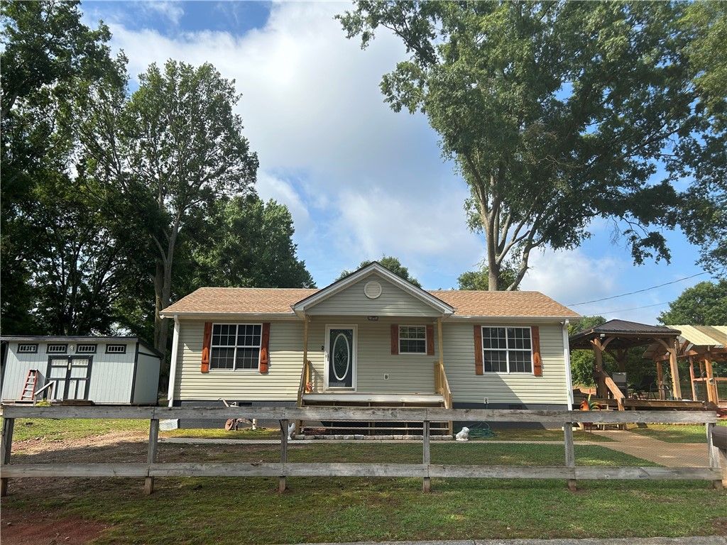71 Textile Avenue, Lavonia, GA 30553