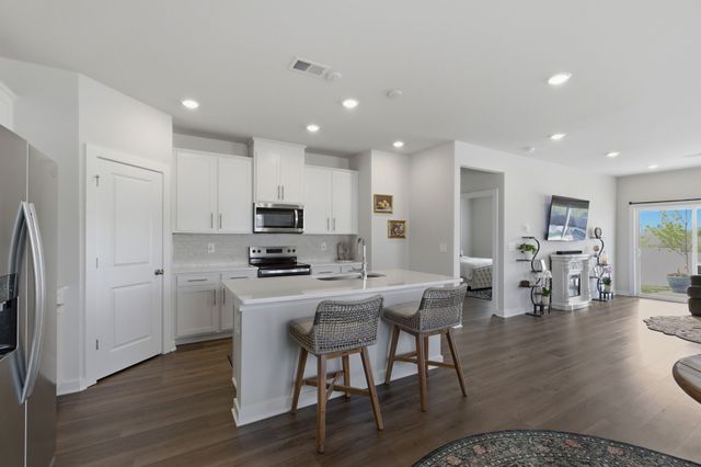 1752 Flora Grv, Hermitage, TN 37076