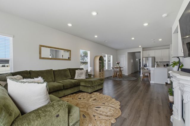 1752 Flora Grv, Hermitage, TN 37076