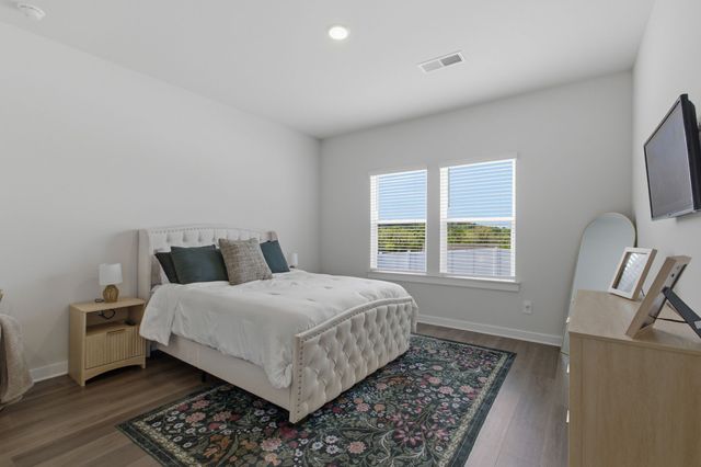 1752 Flora Grv, Hermitage, TN 37076