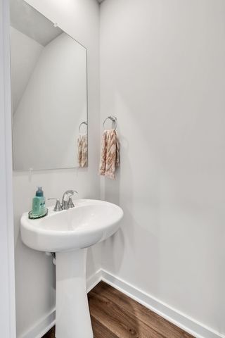 1752 Flora Grv, Hermitage, TN 37076