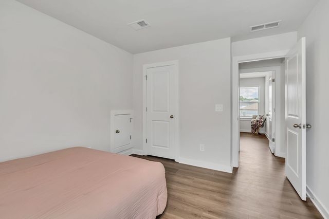 1752 Flora Grv, Hermitage, TN 37076