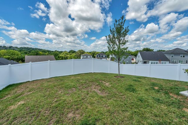 1752 Flora Grv, Hermitage, TN 37076