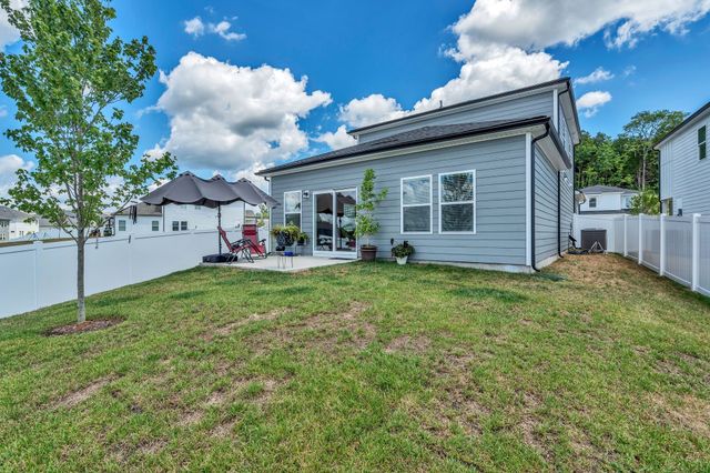 1752 Flora Grv, Hermitage, TN 37076