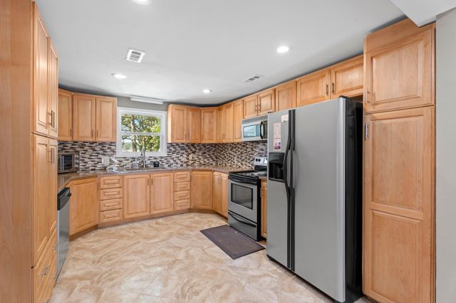 24612 S 638 Road, Grove, OK 74344