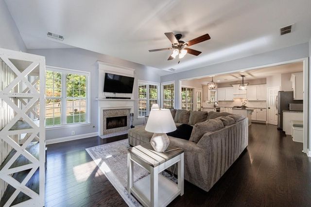 505 Keeneland Avenue, Woodstock, GA 30189