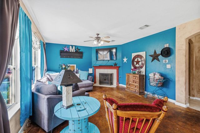 1114 Calistoga DR, Leander, TX 78641