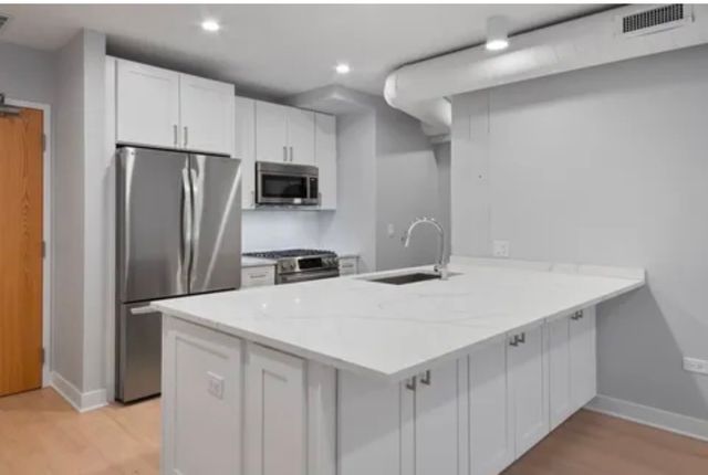 4637 N Ashland Avenue 401, Chicago, IL 60640