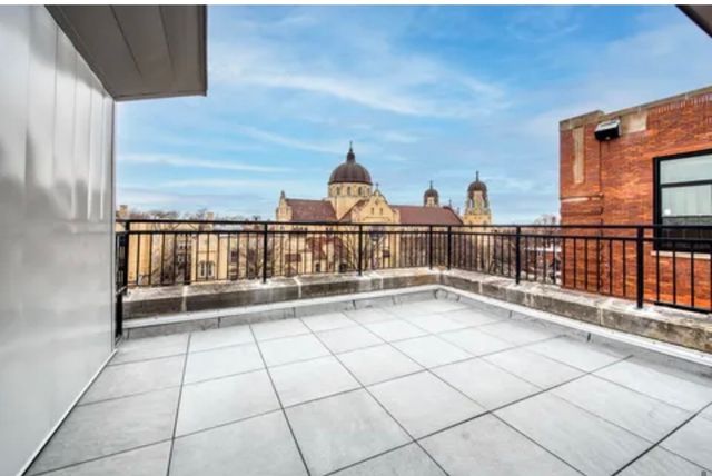 4637 N Ashland Avenue 401, Chicago, IL 60640