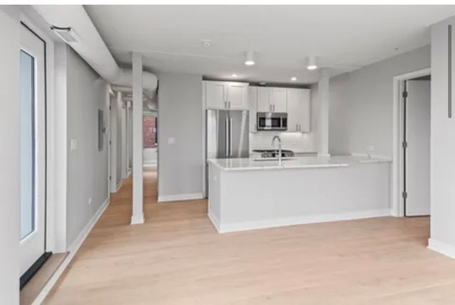 4637 N Ashland Avenue 401, Chicago, IL 60640
