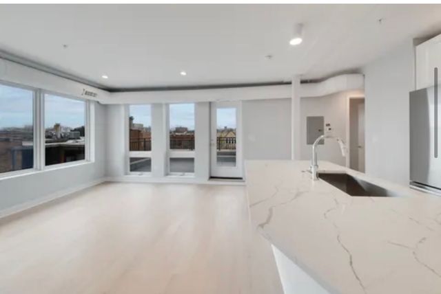 4637 N Ashland Avenue 401, Chicago, IL 60640