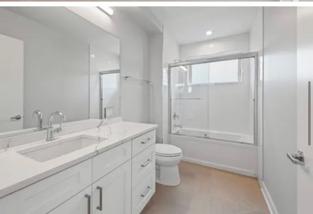 4637 N Ashland Avenue 401, Chicago, IL 60640