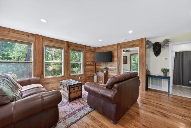 1030 Johnson Hollow Rd, Mc Ewen, TN 37101