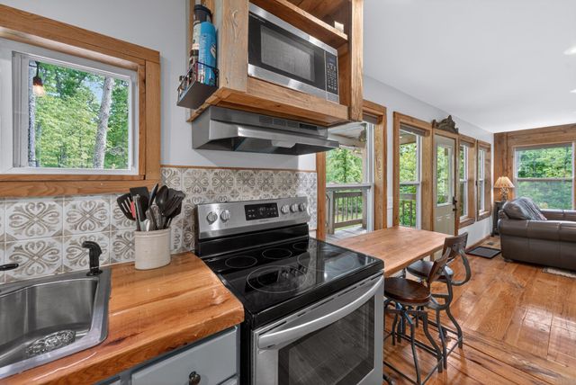1030 Johnson Hollow Rd, Mc Ewen, TN 37101