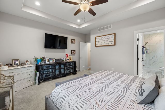 14916 Walnut Meadows Drive, Urbandale, IA 50323