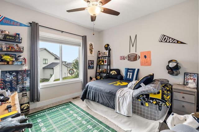 14916 Walnut Meadows Drive, Urbandale, IA 50323