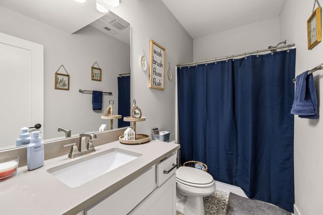 14916 Walnut Meadows Drive, Urbandale, IA 50323