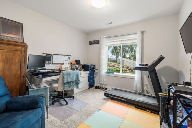 14916 Walnut Meadows Drive, Urbandale, IA 50323