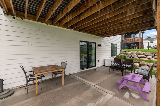14916 Walnut Meadows Drive, Urbandale, IA 50323