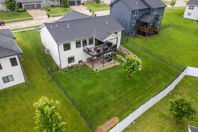 14916 Walnut Meadows Drive, Urbandale, IA 50323