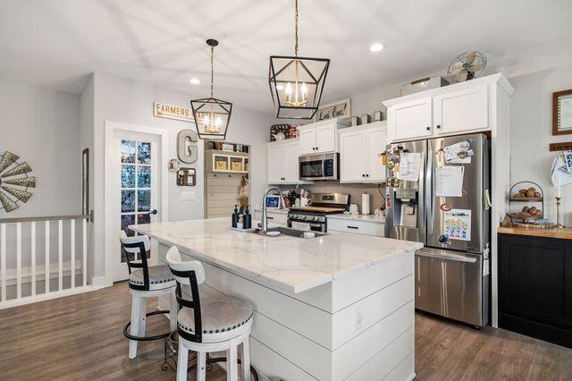 14916 Walnut Meadows Drive, Urbandale, IA 50323
