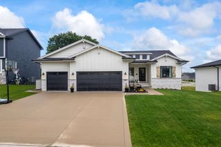 14916 Walnut Meadows Drive, Urbandale, IA 50323