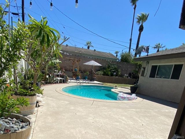 102 E Crestview, Corona, CA 92879