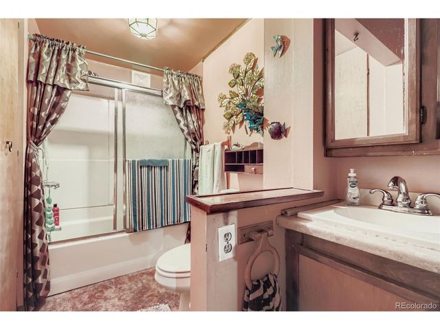 657 Meade St, Denver, CO 80204